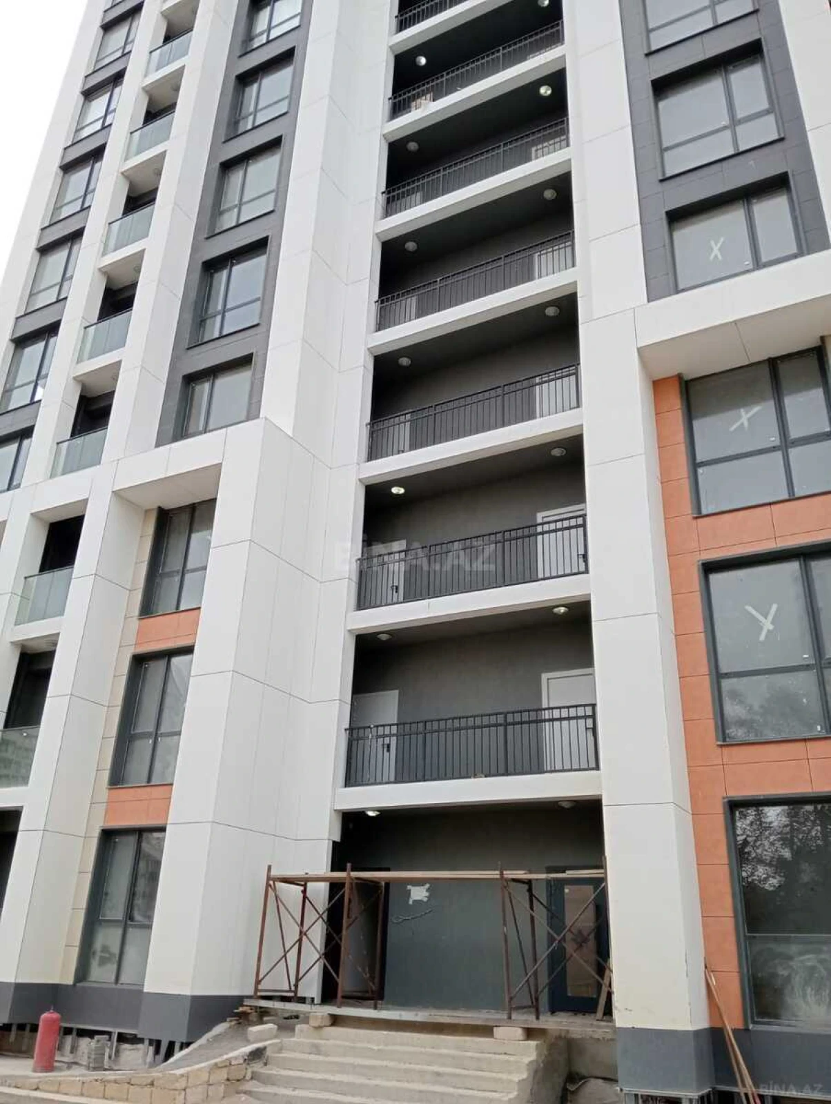 Satılır 3 otaqlı mənzil 99.7 m²