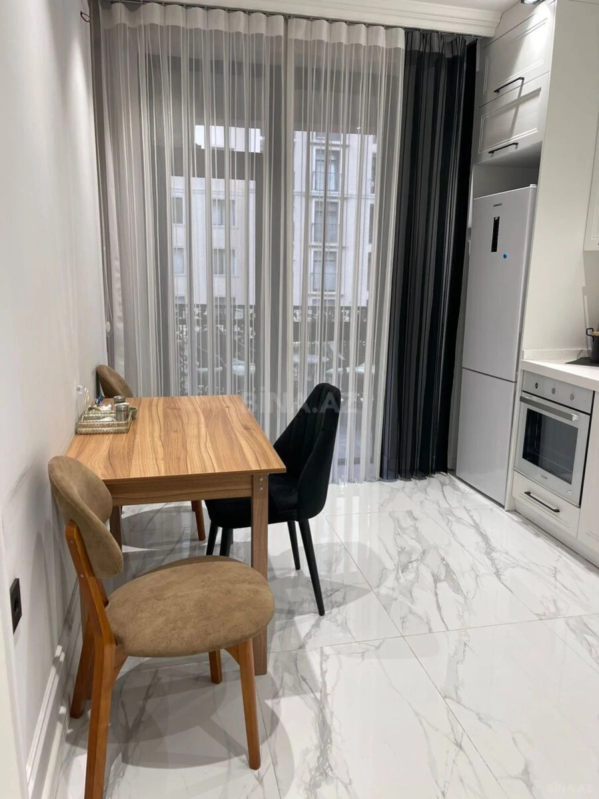 Kirayə verilir 3 otaqlı mənzil 118 m²