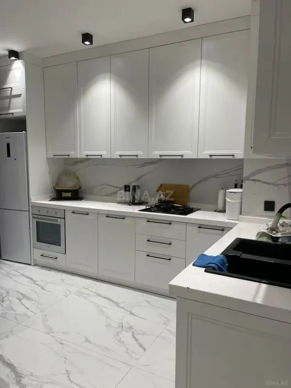 Kirayə verilir 3 otaqlı mənzil 118 m²