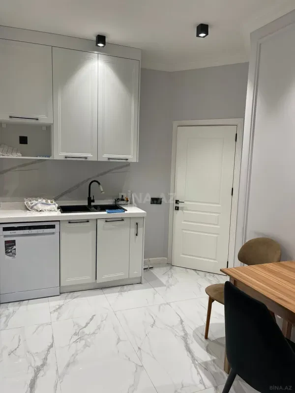 Kirayə verilir 3 otaqlı mənzil 118 m²