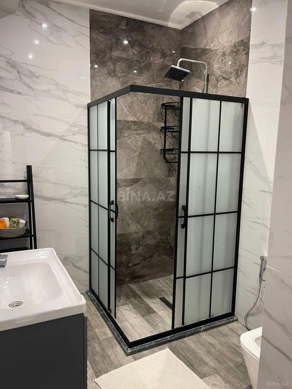 Kirayə verilir 3 otaqlı mənzil 118 m²