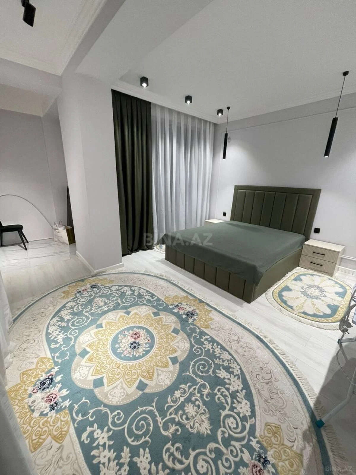 Kirayə verilir 3 otaqlı mənzil 118 m²