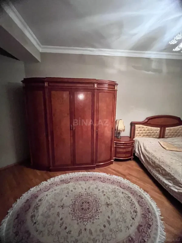 Satılır 4 otaqlı mənzil 172 m²