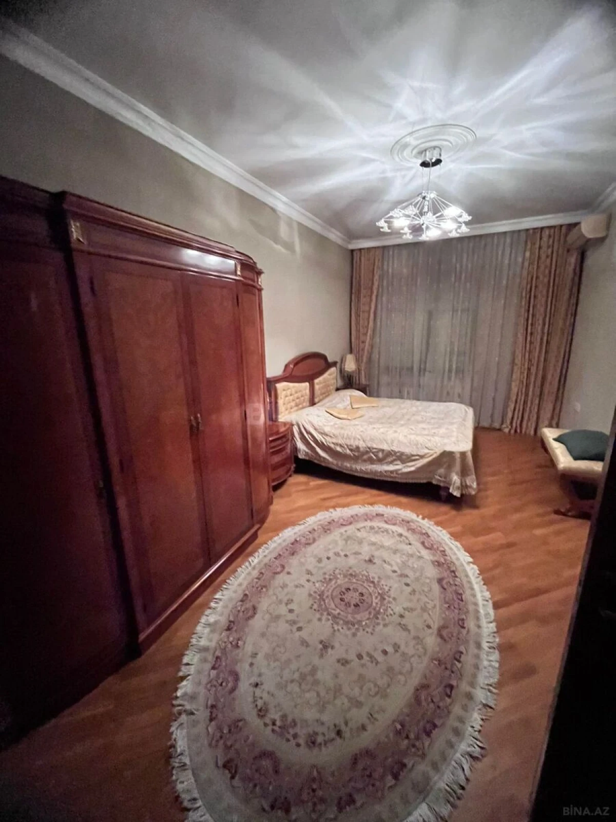 Satılır 4 otaqlı mənzil 172 m²