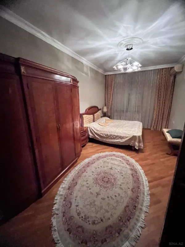 Satılır 4 otaqlı mənzil 172 m²