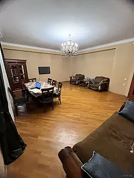 Satılır 4 otaqlı mənzil 172 m²