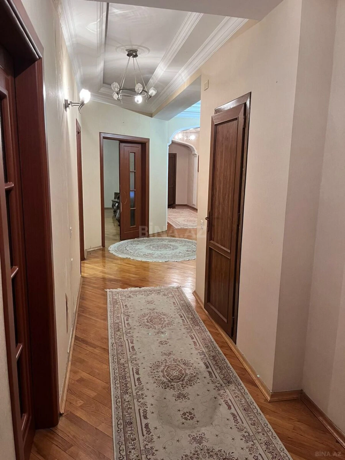 Satılır 4 otaqlı mənzil 172 m²