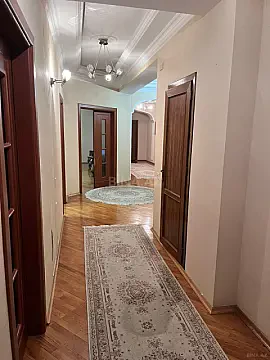 Satılır 4 otaqlı mənzil 172 m²