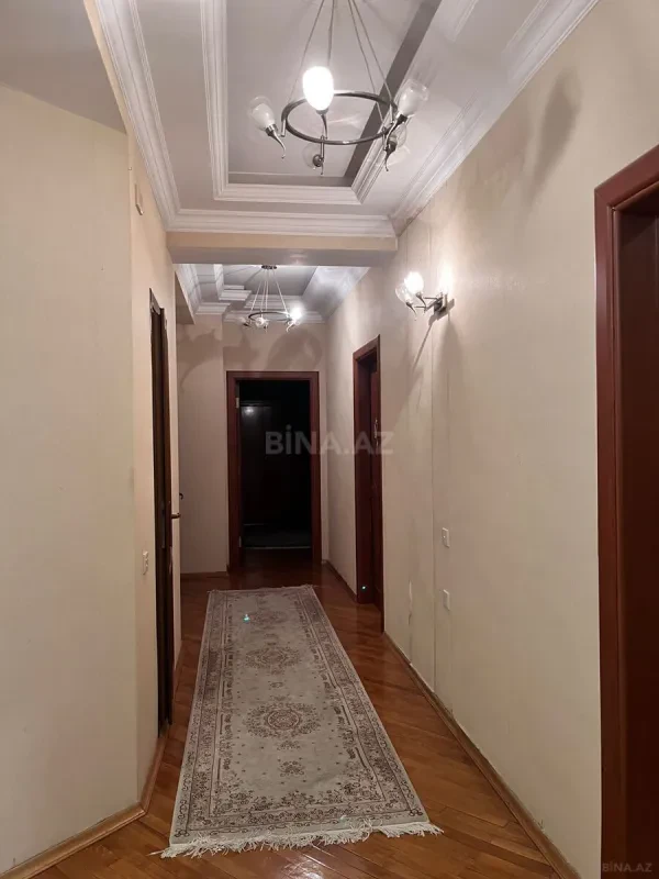 Satılır 4 otaqlı mənzil 172 m²