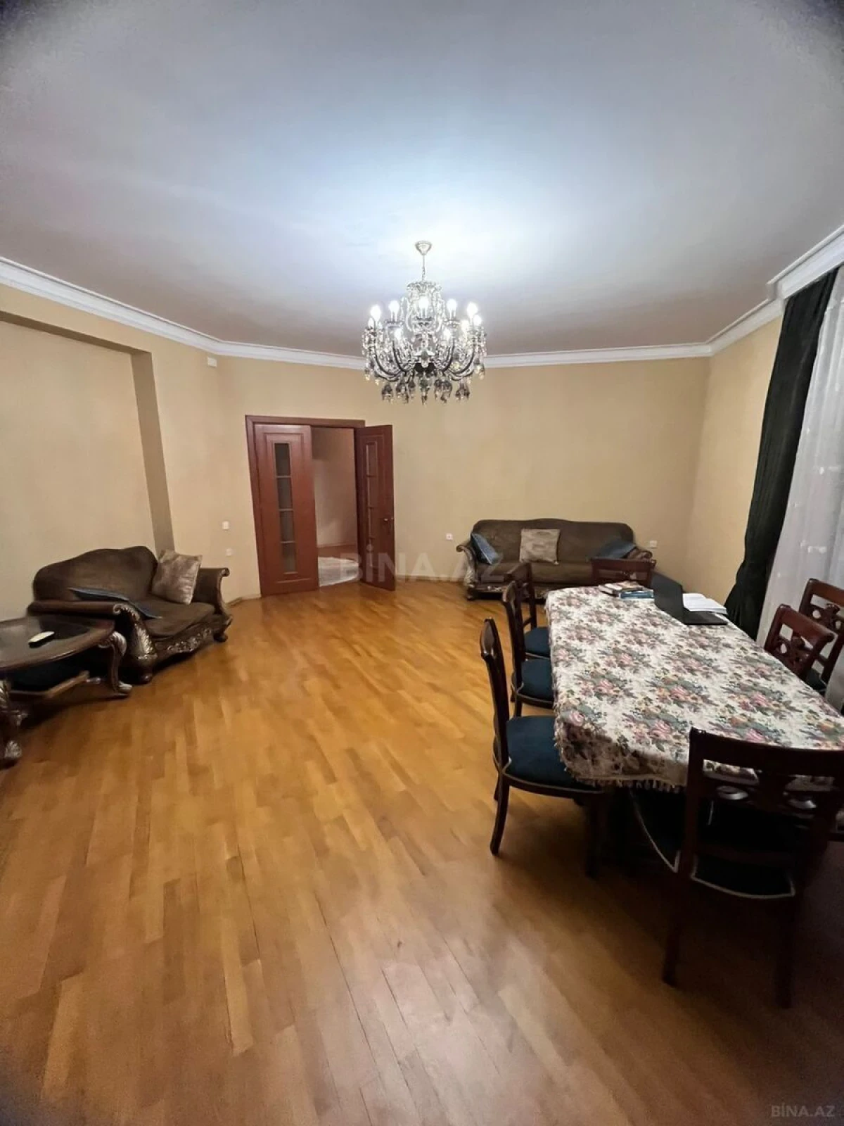 Satılır 4 otaqlı mənzil 172 m²