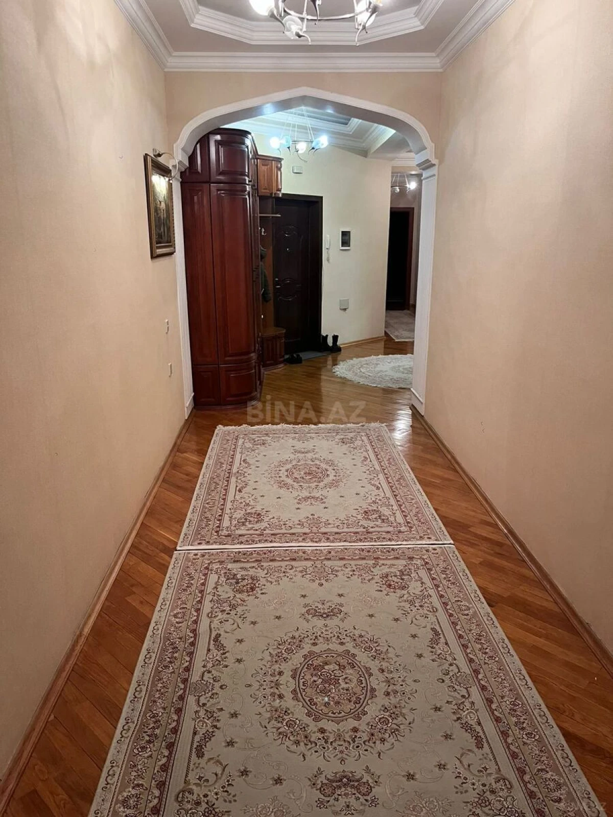 Satılır 4 otaqlı mənzil 172 m²