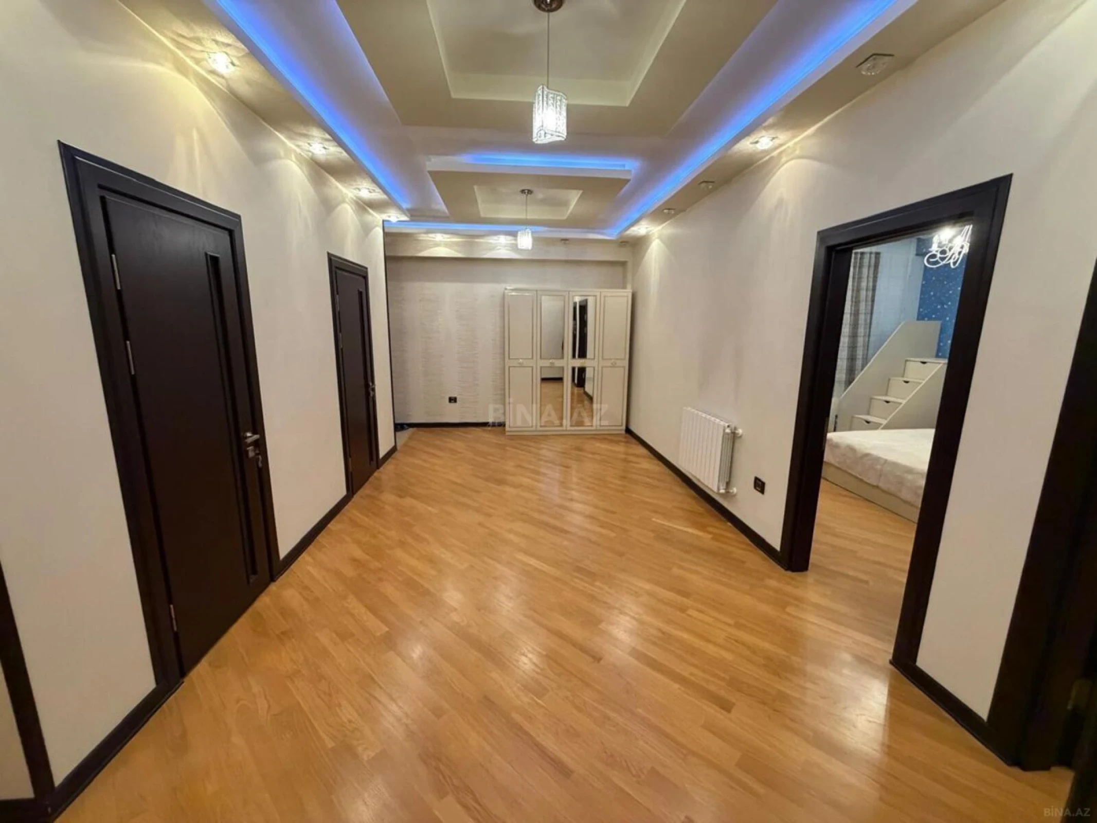 Kirayə verilir 3 otaqlı mənzil 127 m²