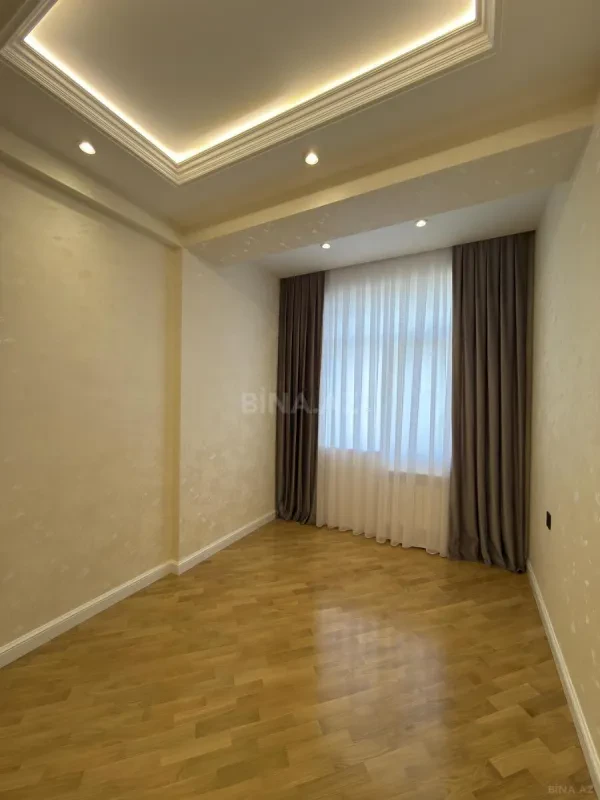 Satılır 3 otaqlı mənzil 110 m²