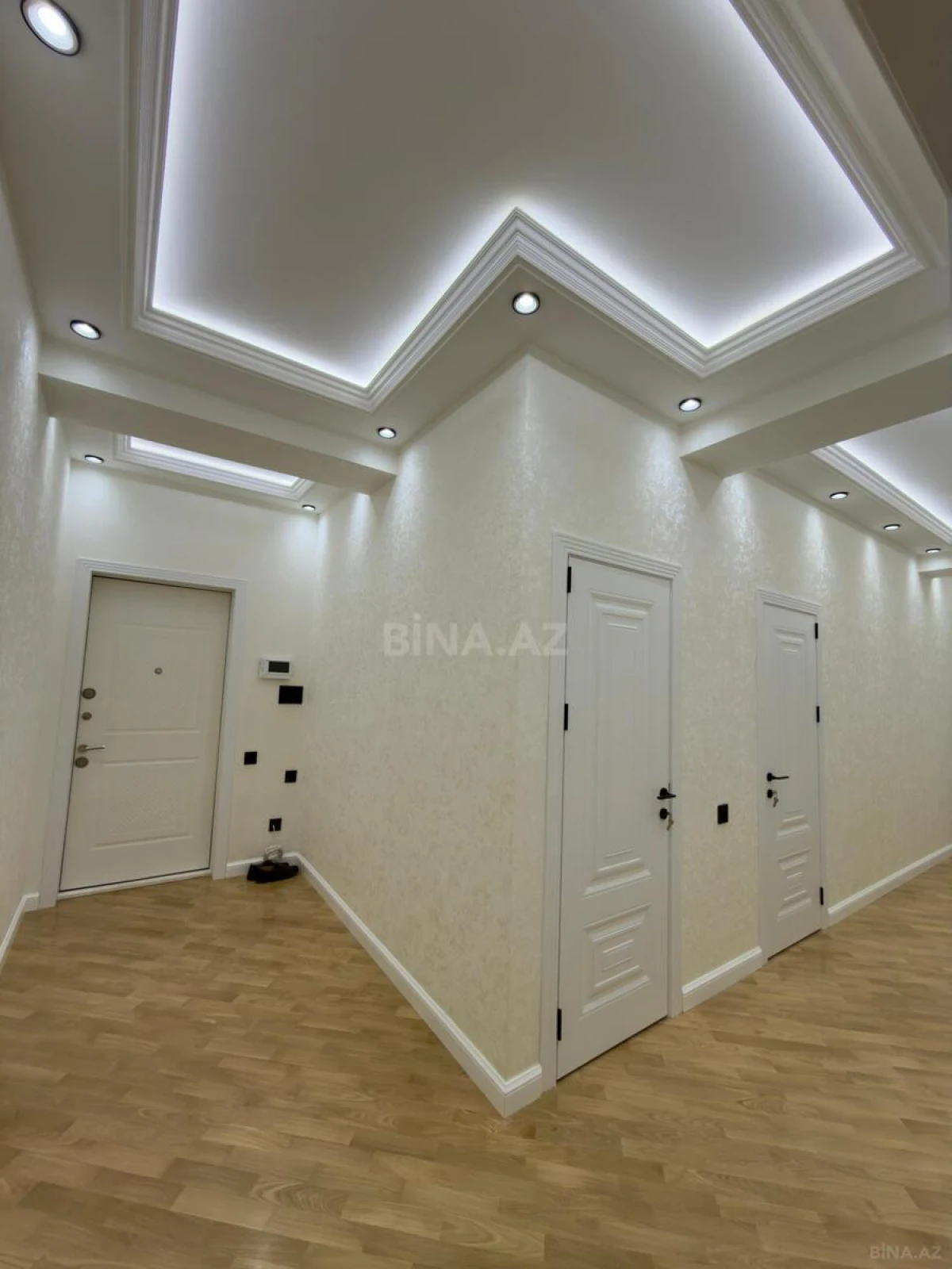 Satılır 3 otaqlı mənzil 110 m²