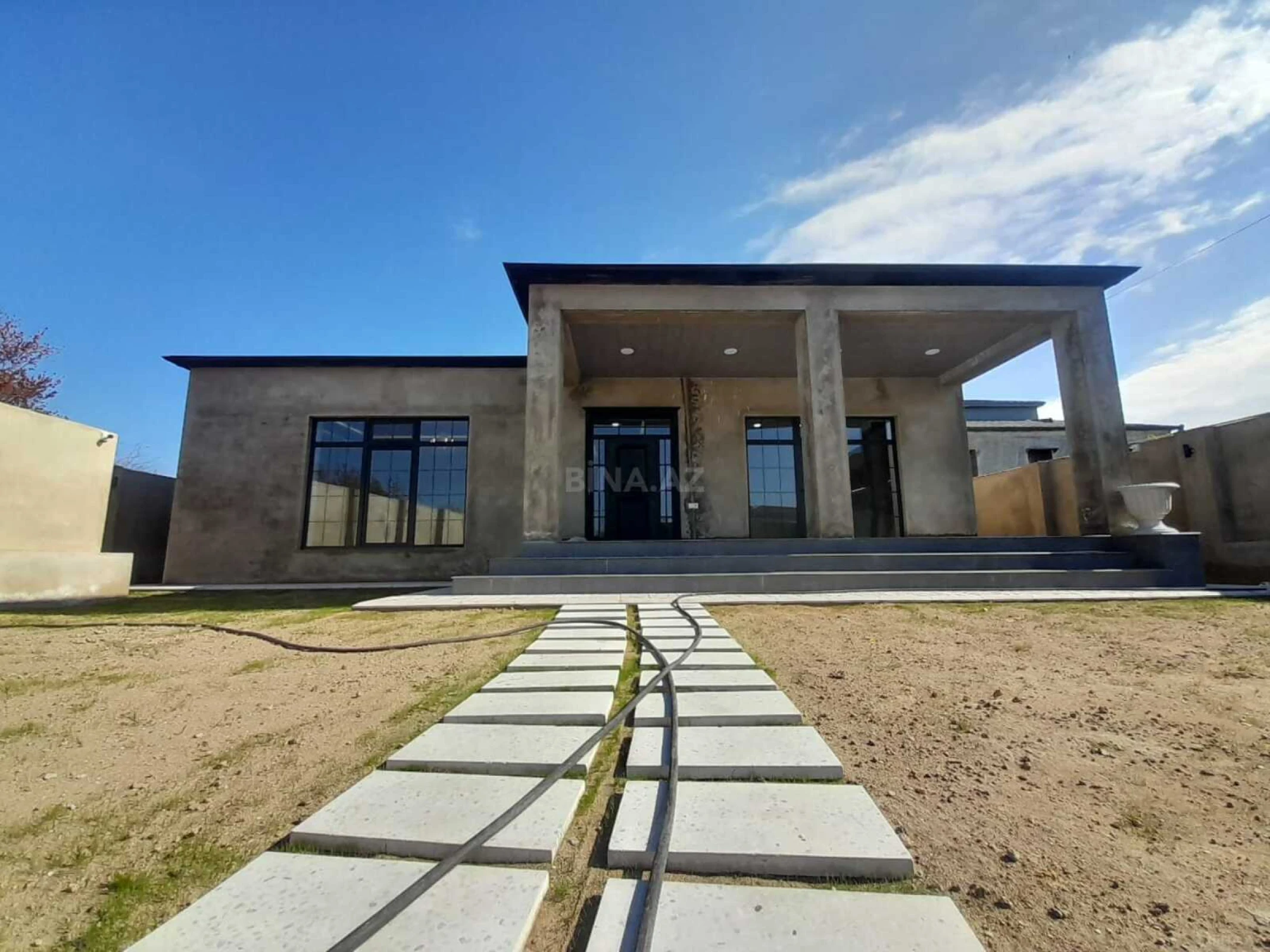 Satılır 5 otaqlı həyət evi 230 m²