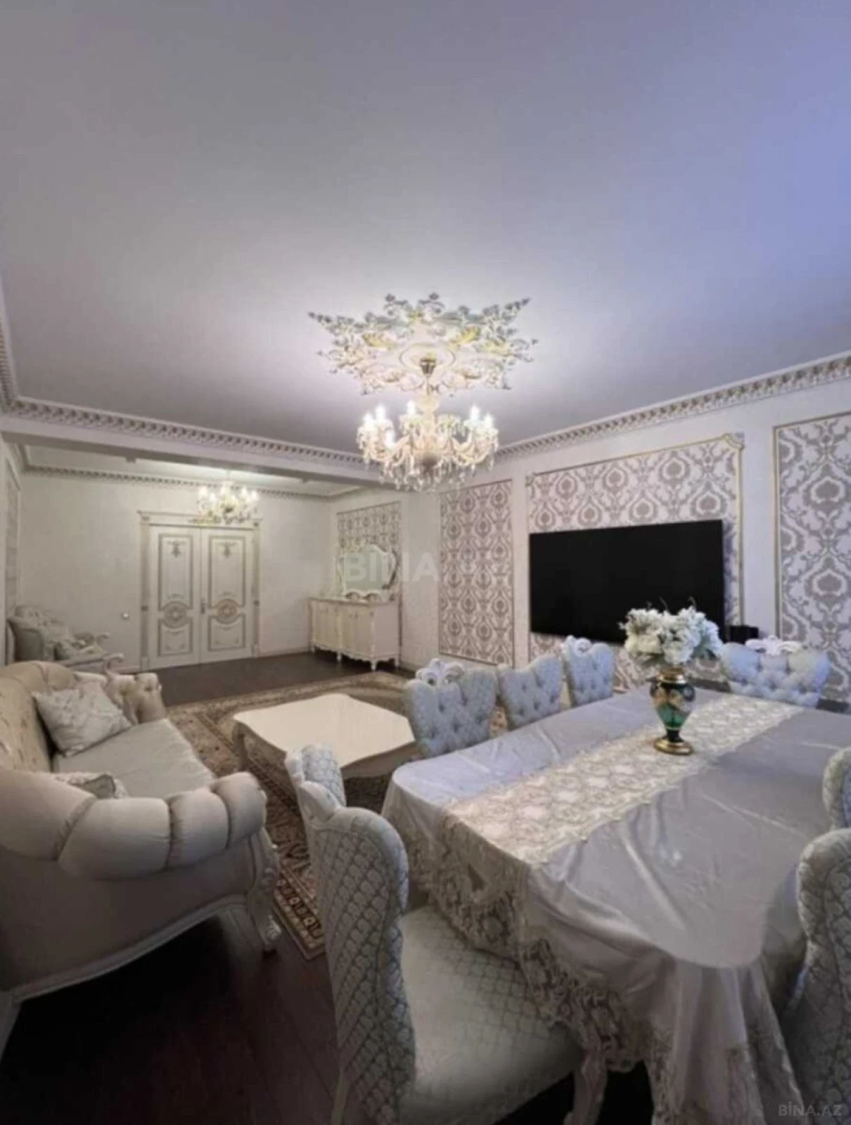 Satılır 4 otaqlı mənzil 215 m²