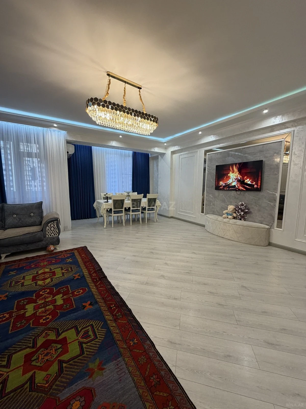 Satılır 3 otaqlı mənzil 135 m²