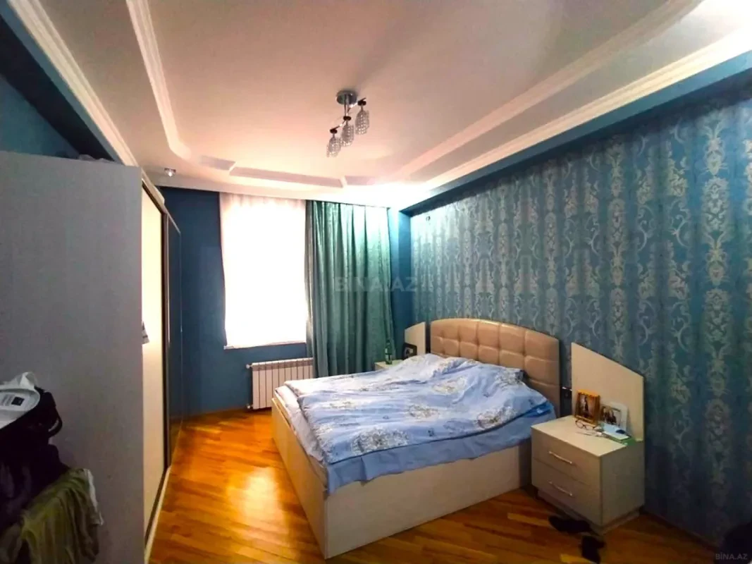Satılır 4 otaqlı mənzil 135.7 m²