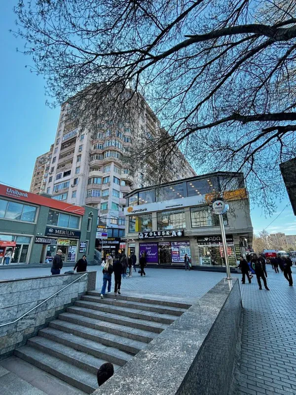 Satılır 4 otaqlı mənzil 135.7 m²