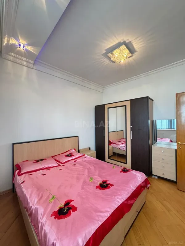 Kirayə verilir 2 otaqlı mənzil 70 m²