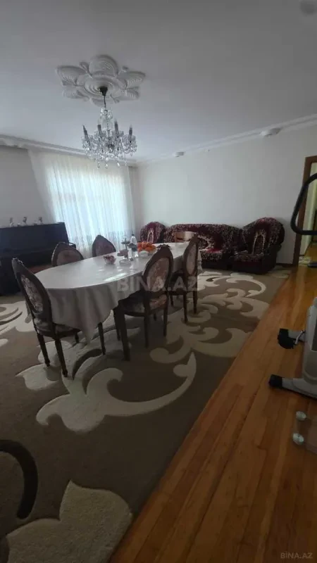 Satılır 4 otaqlı mənzil 110 m²