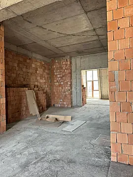 Satılır 4 otaqlı mənzil 145 m²