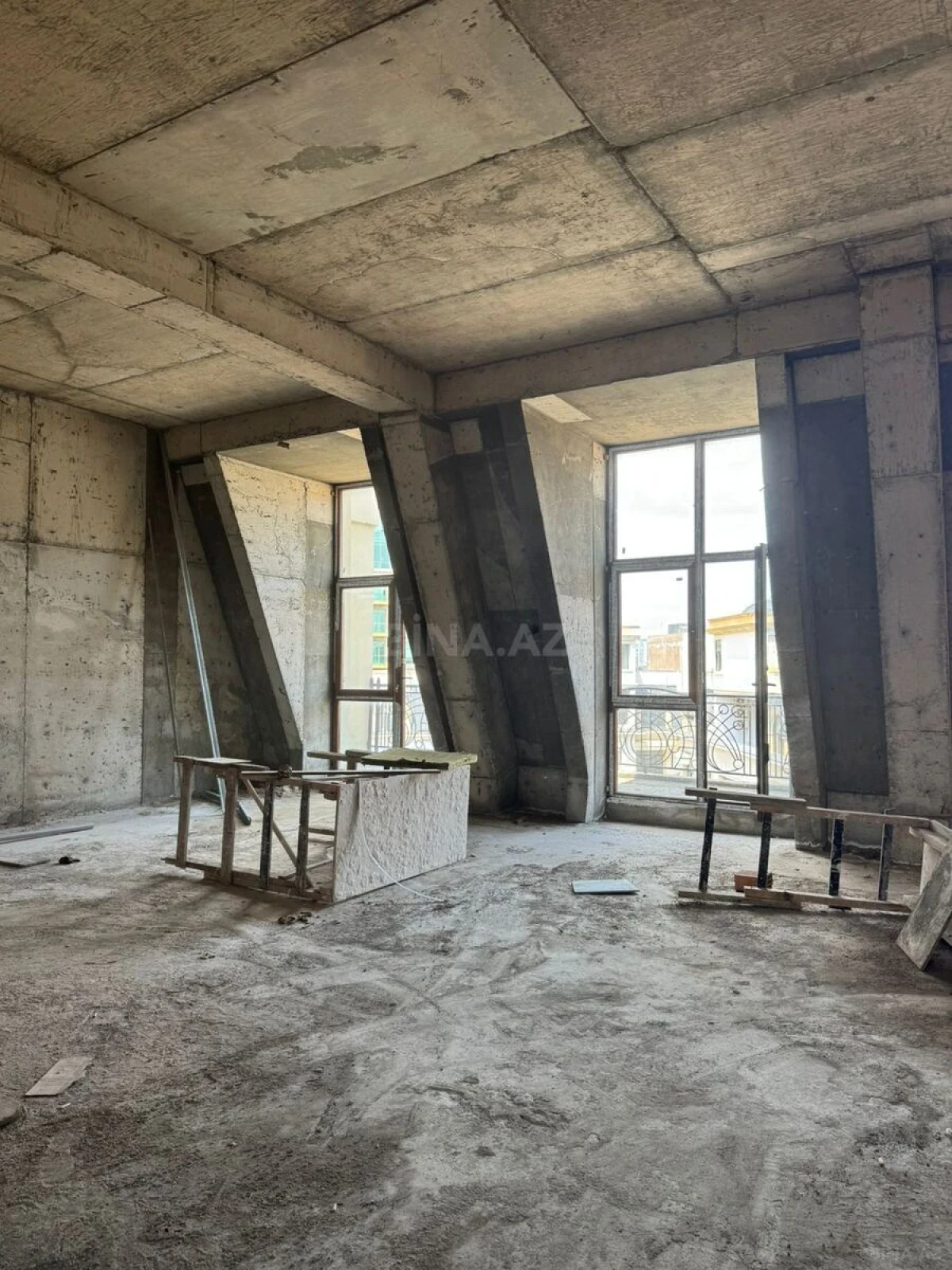 Satılır 4 otaqlı mənzil 145 m²