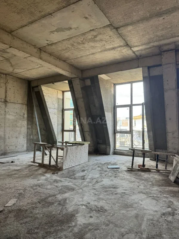 Satılır 4 otaqlı mənzil 145 m²