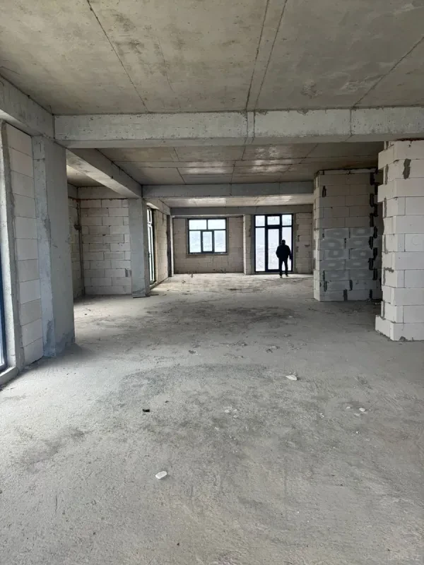 Satılır 4 otaqlı mənzil 145 m²