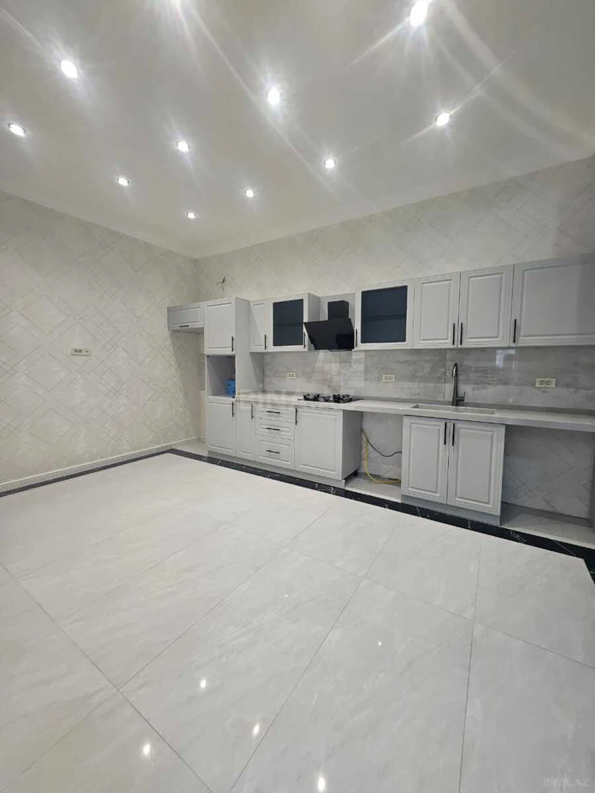 Satılır 4 otaqlı həyət evi 270 m²