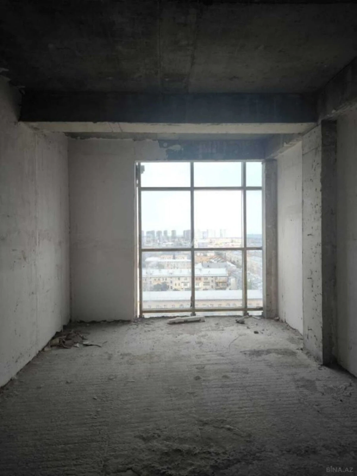 Satılır 3 otaqlı mənzil 137 m²