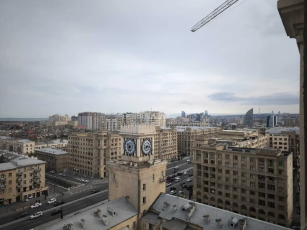 Satılır 3 otaqlı mənzil 137 m²