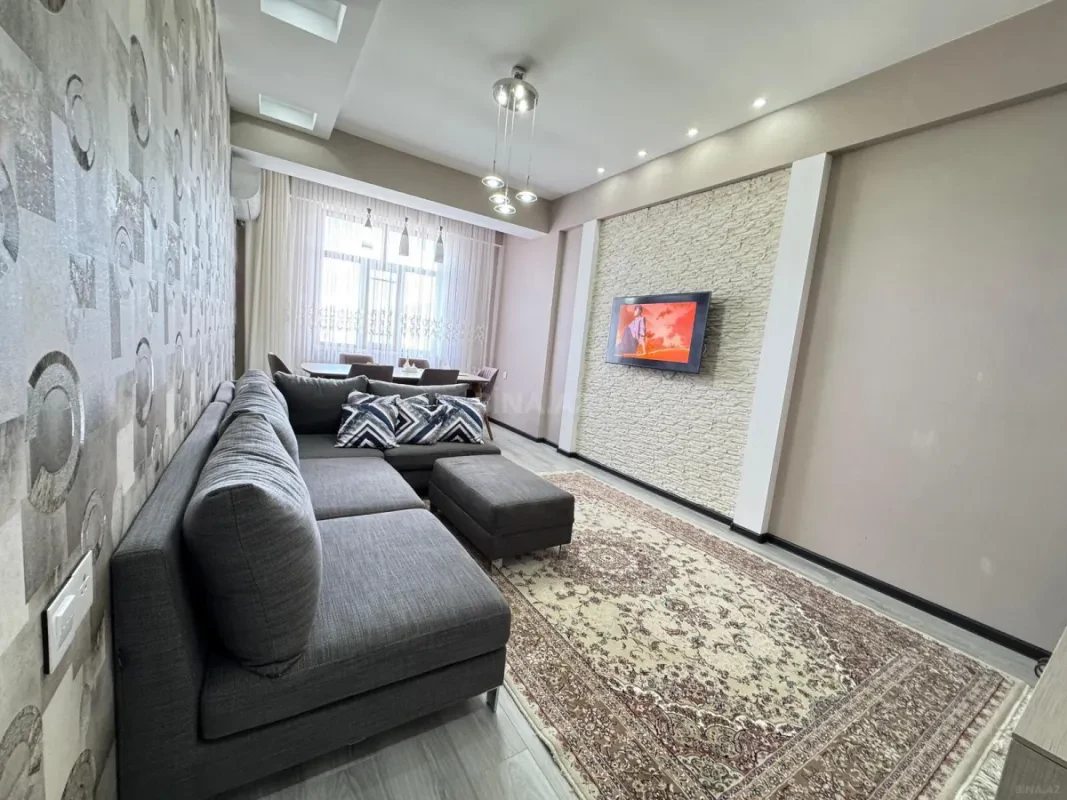 Satılır 2 otaqlı mənzil 82 m²