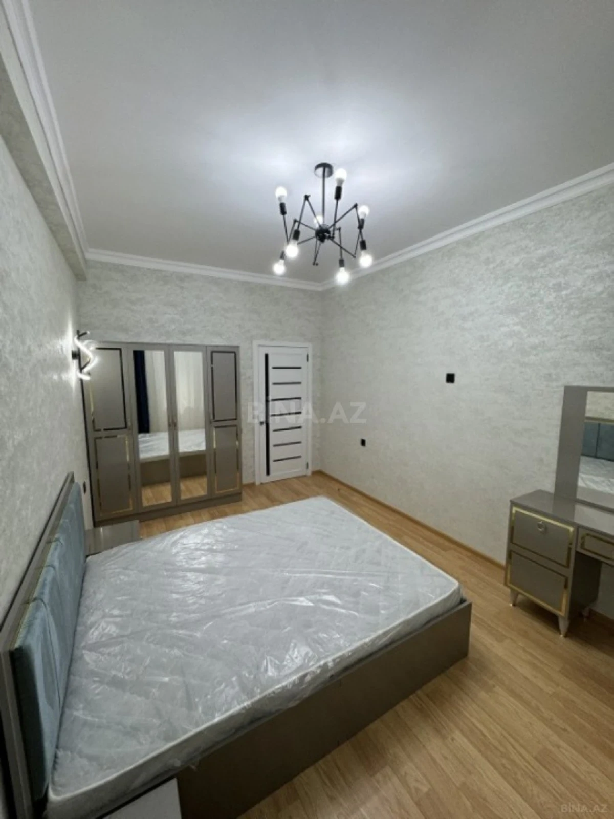 Kirayə verilir 2 otaqlı mənzil 71 m²