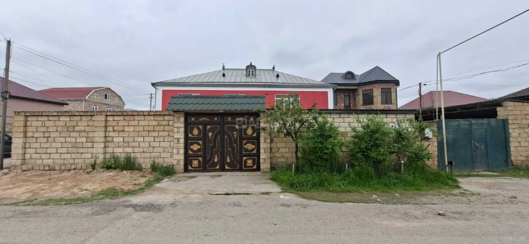 Satılır 5 otaqlı həyət evi 200 m²