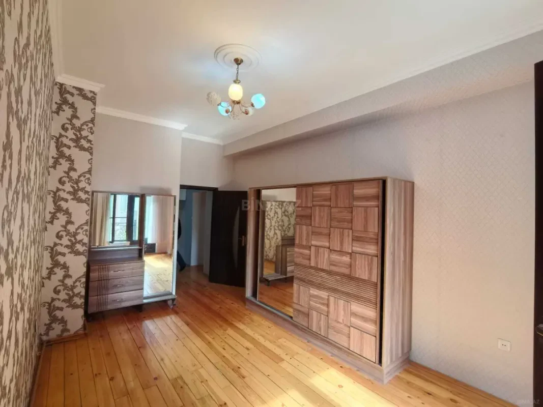 Kirayə verilir 2 otaqlı mənzil 79 m²
