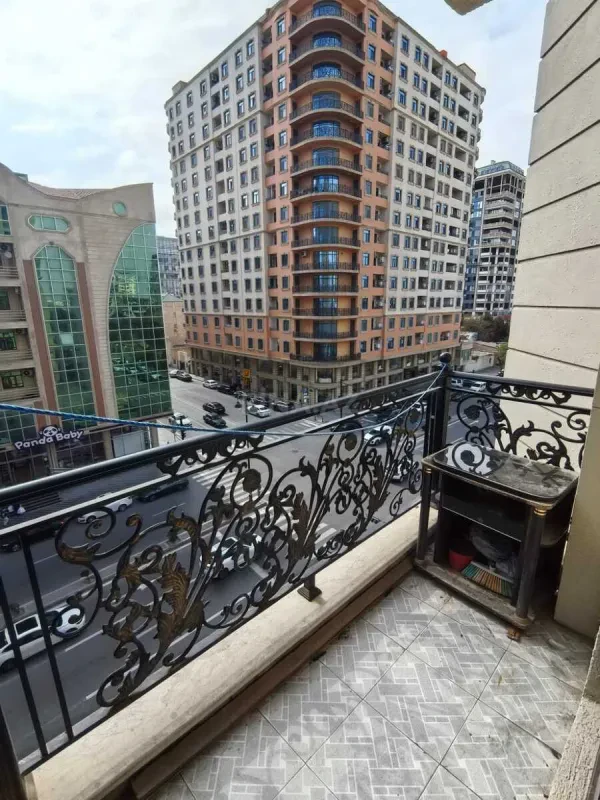 Kirayə verilir 2 otaqlı mənzil 79 m²
