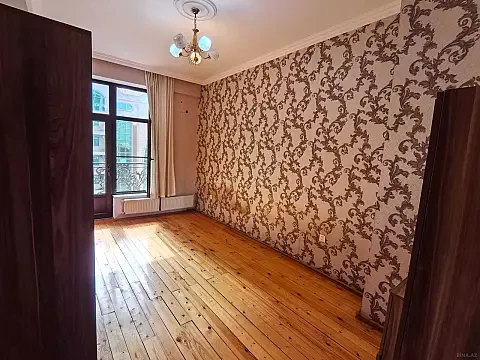 Kirayə verilir 2 otaqlı mənzil 79 m²