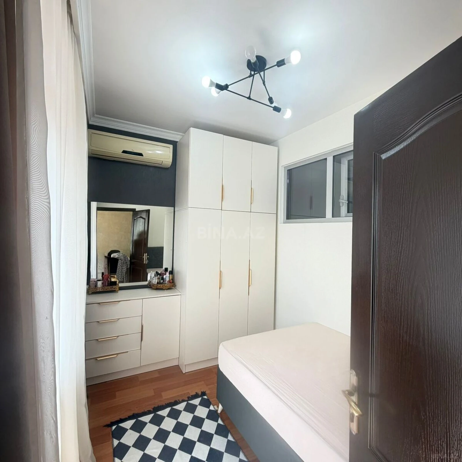 Satılır 3 otaqlı mənzil 63 m²