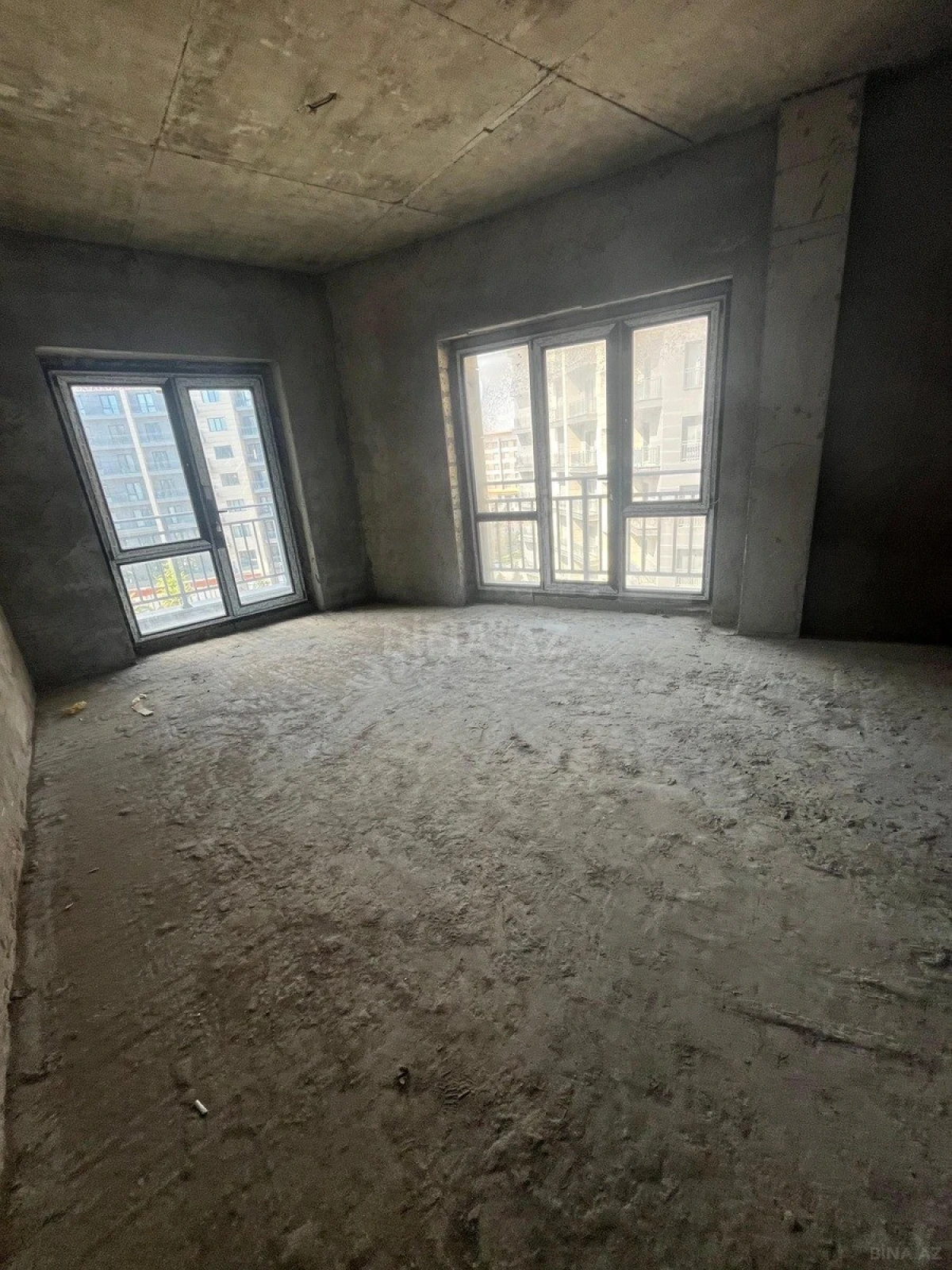 Satılır 5 otaqlı mənzil 255 m²