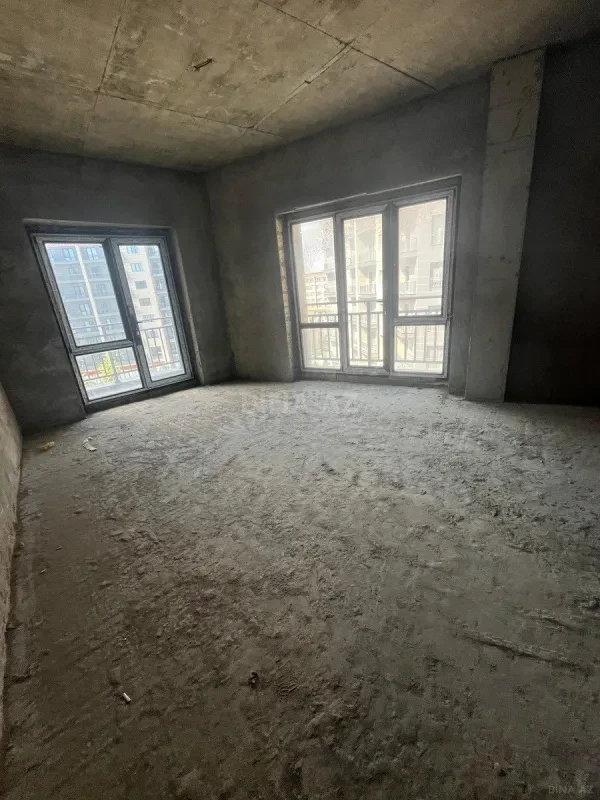 Satılır 5 otaqlı mənzil 255 m²