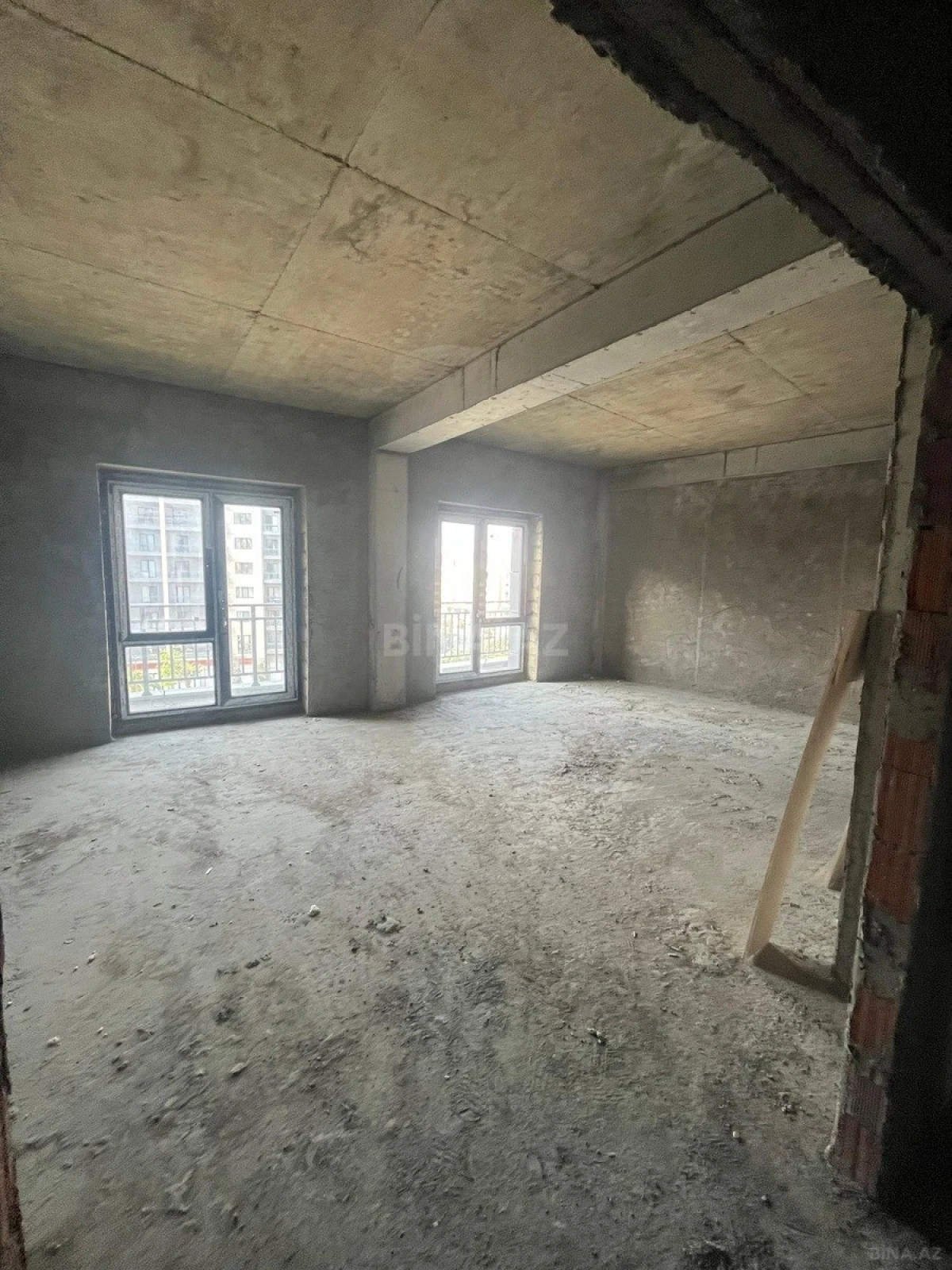 Satılır 5 otaqlı mənzil 255 m²