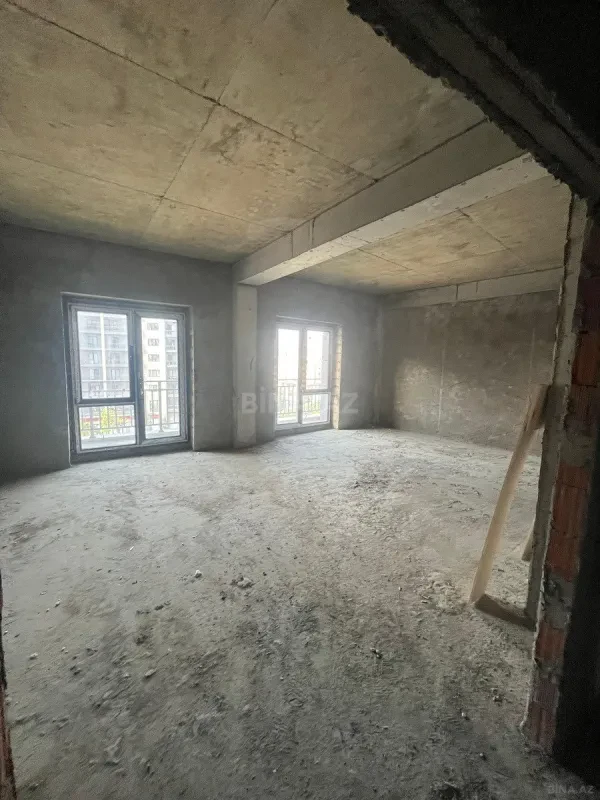 Satılır 5 otaqlı mənzil 255 m²