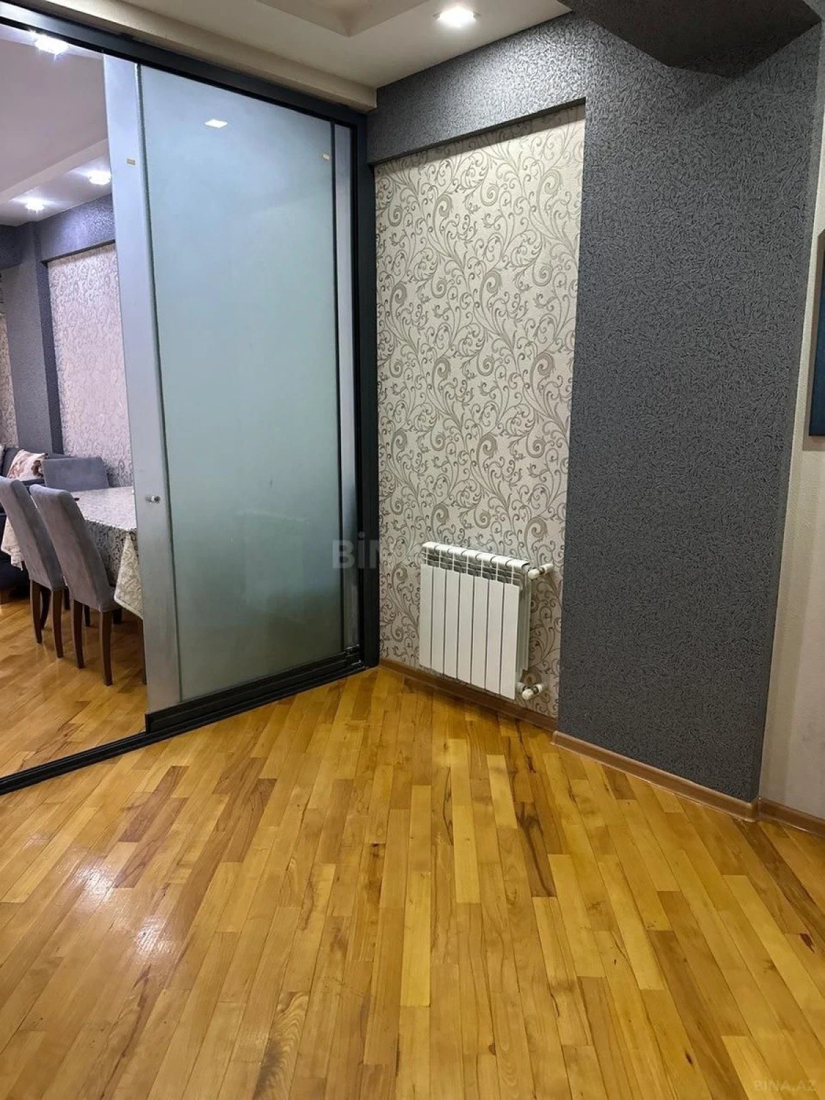 Kirayə verilir 2 otaqlı mənzil 90 m²