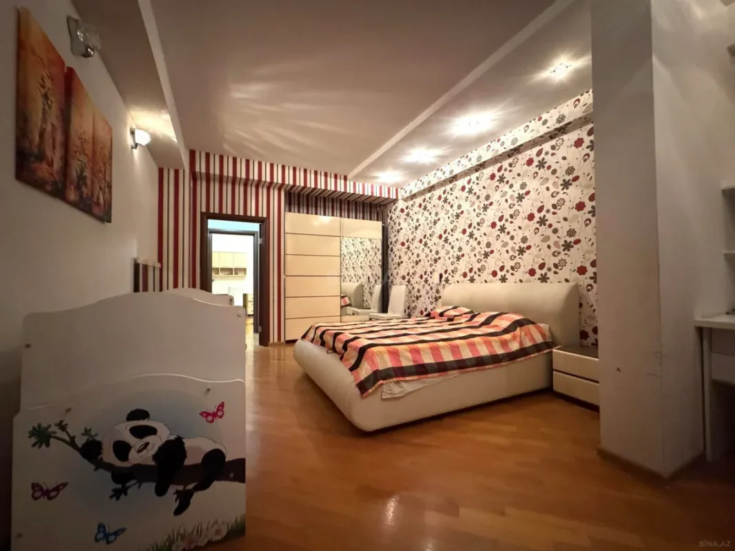 Satılır 4 otaqlı mənzil 130 m²