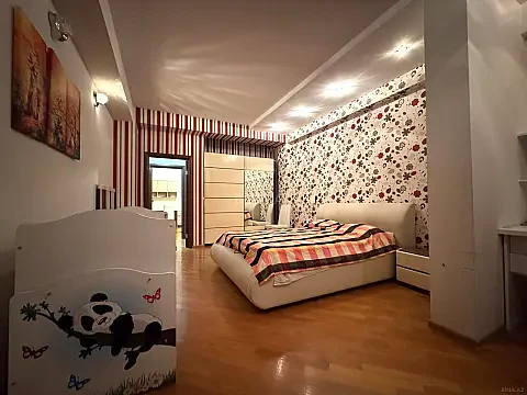 Satılır 4 otaqlı mənzil 130 m²