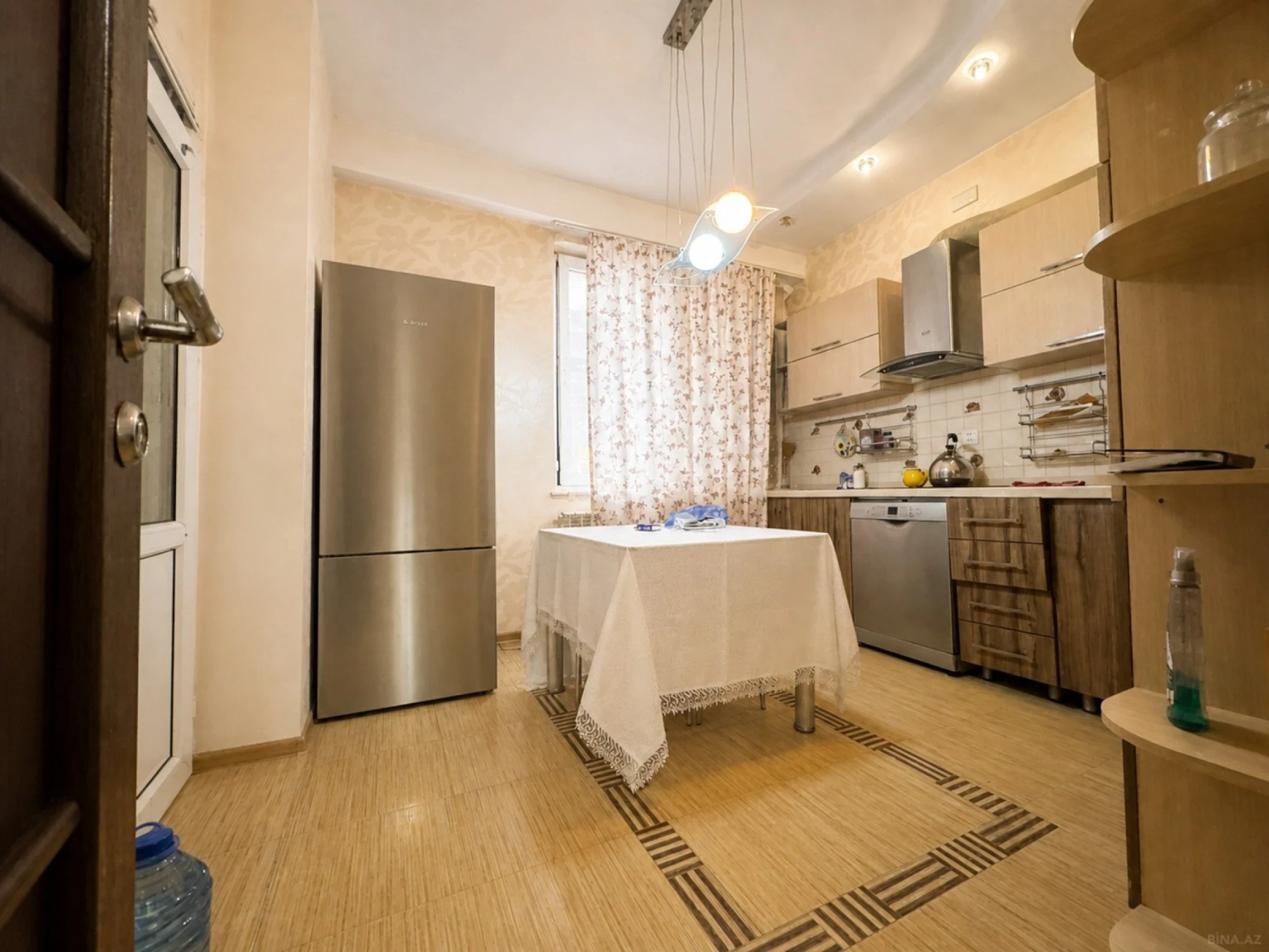 Satılır 4 otaqlı mənzil 130 m²