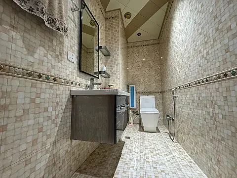 Satılır 4 otaqlı mənzil 130 m²