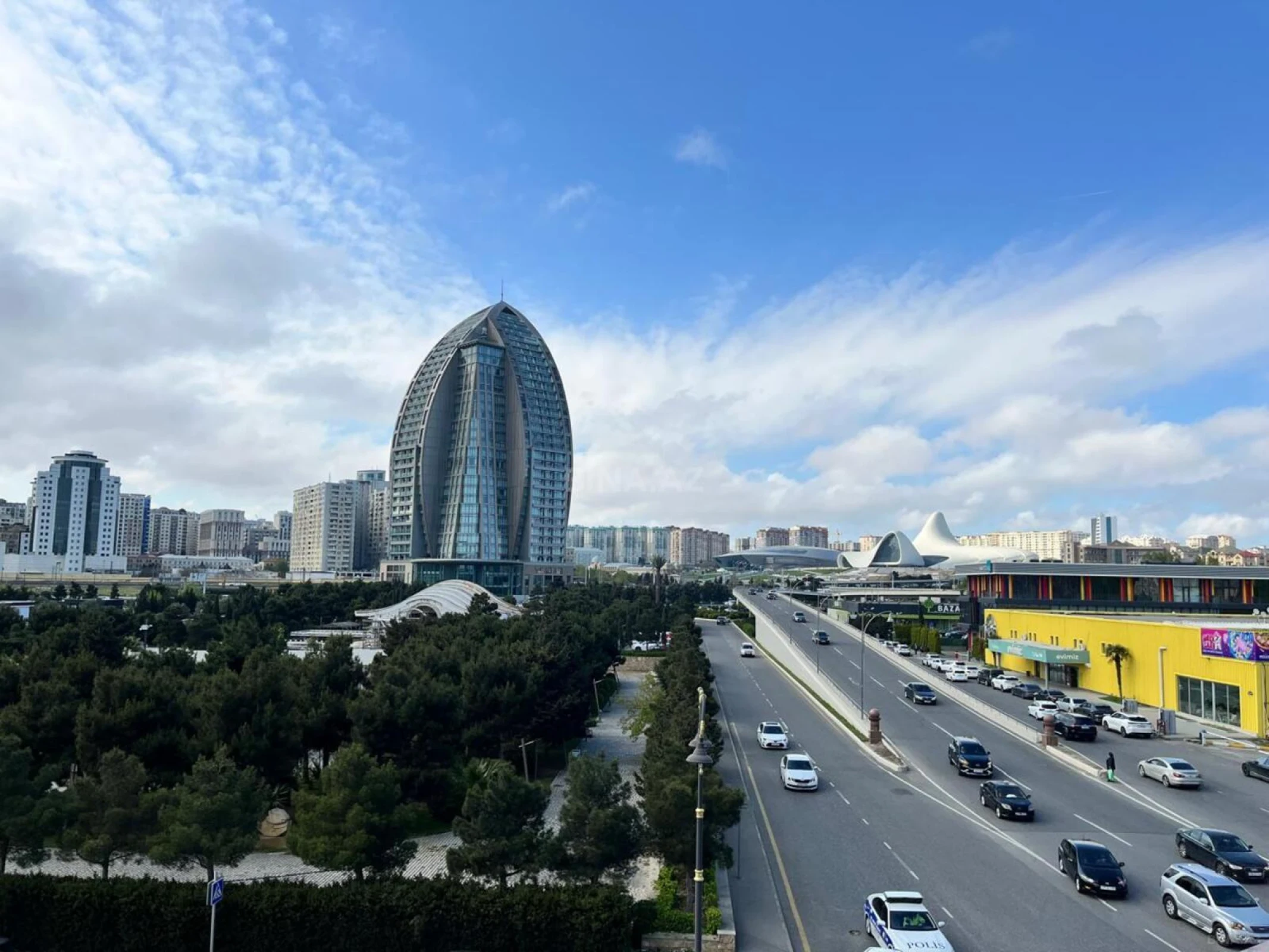 Satılır 3 otaqlı mənzil 170 m²