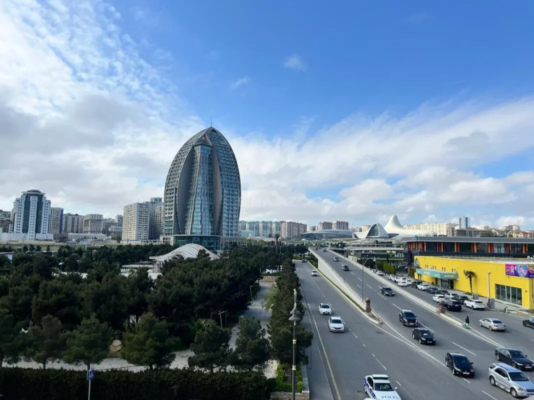 Satılır 3 otaqlı mənzil 170 m²